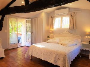 B&B / Chambres d'hotes B&B with charm, quiet, kitchen, sw pool. : photos des chambres