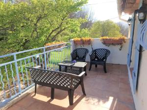 B&B / Chambres d'hotes B&B with charm, quiet, kitchen, sw pool. : photos des chambres