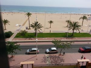 Magnificos Apartamentos Ondina en la Primera Linea de la Playa de Gandia