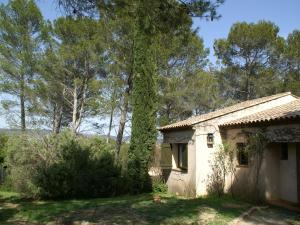 Maisons de vacances Lush Holiday Home in Draguignan with Private Garden : photos des chambres