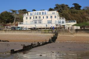 Garden Apartment, 1 Pilots Point