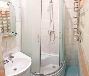 Квартира біля залізничного вокзалу вулиця Залізнична 10 до 5 гостей