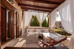 Luxurious Stone House - 希维利