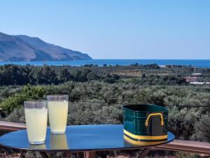 The Lake House - Private Pool & Views near Kournas