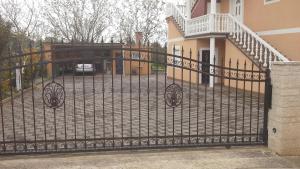 Apartments with a parking space Novigrad 15227