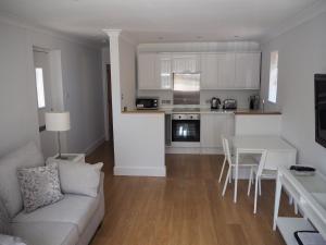 High Hedges Apartment C