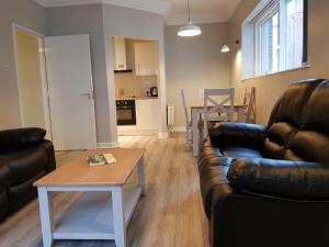 2 Bed Apartment Near the 3 arena sleeps 4