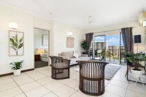 Huge CBD Top Floor Apartment with Breath Taking Views! - Larrakeyah