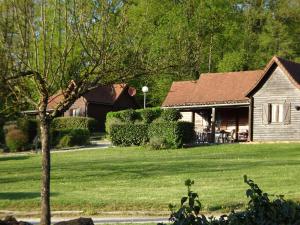 Villages vacances Les Chalets de Thegra proche de Rocamadour et Padirac : photos des chambres