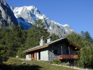 Pension baita di Chapy Courmayeur Italien