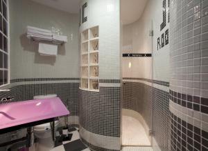 Triple Room room in JC Rooms Santa Ana