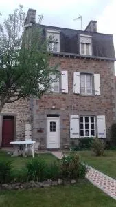 斯玛德里内酒店 - Champcey