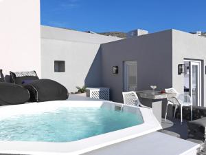 Superior Villa with Plunge Pool and Sea View room in Elysian Santorini