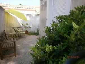 Appartements Studio equipe avec jardin+parking a la plage... : photos des chambres