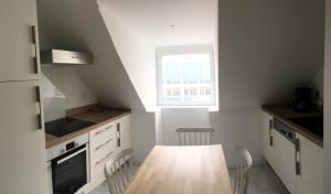 Appartements La ville a la mer numero 2 duplex en plein coeur du centre ville au calme terrasse et parking prive : photos des chambres