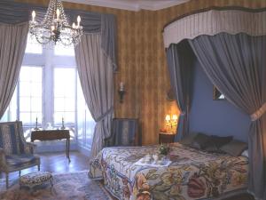 B&B / Chambres d'hotes Chateau de la Flocelliere : Chambre Quadruple