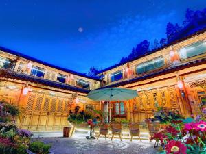 Flower Mirage Inn, Проживание в семье - Лицзян