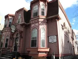 Garden South Park Inn - Herring Cove