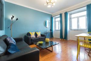 Chiado Bairro Alto, Bright and Newly Renovated 3 Bedroom Apartment, Lisbon Historical Center