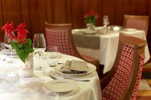 Hotels Relais des Trois Chateaux Hotel-Restaurant : photos des chambres