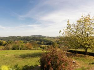 Maisons de vacances Graceful Holiday Home in Corr ze with Terrace : photos des chambres