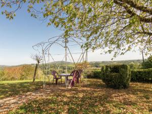 Maisons de vacances Graceful Holiday Home in Corr ze with Terrace : photos des chambres