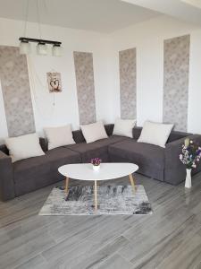 Frontal view by Twin Residence
