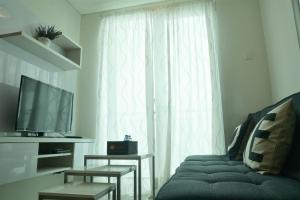 Scandinavian Style 2BR Apartment Woodland Park Residence By Travelio