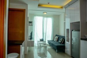 Scandinavian Style 2BR Apartment Woodland Park Residence By Travelio