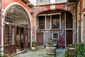 Emo Palace Grand Canal by LionHost