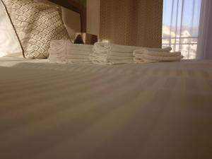 Deluxe Suite with Jacuzzi Access and Balcony room in Villa Royal Apartments