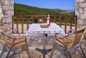 Nireas : Stone Villa