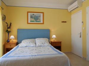 B&B / Chambres d'hotes Les Tilleuls B&B : Chambre Double avec Salle de Bains Privative