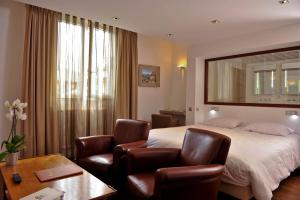 Hotels Hotel des Pyrenees : photos des chambres