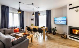 Deluxe Two-Bedroom Apartment with Fireplace, air conditioning and Balcony or Terrace room in Apartamenty Forma Tatrica