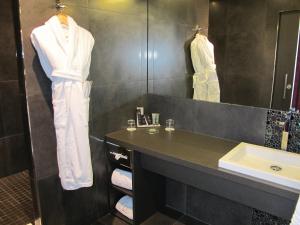 Hotels Hostellerie Du Chapeau Rouge : photos des chambres