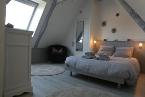 B&B / Chambres d'hotes Le Clos d'Esquay, Cote Aure : Chambre Triple avec Salle de Bains Privative