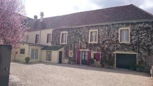 Hotels LOGIS - Hotel Restaurant Les Tilleuls : photos des chambres