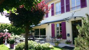 Hotels LOGIS - Hotel Restaurant Les Tilleuls : photos des chambres