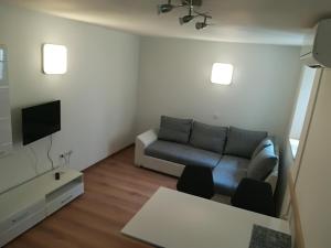 Top Line Apartments 