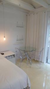 4 on Highworth Apartments and Studios