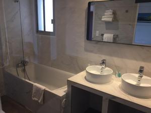 Hotels Le Galion Hotel et Restaurant Canet Plage - Logis : photos des chambres