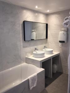 Hotels Le Galion Hotel et Restaurant Canet Plage - Logis : photos des chambres