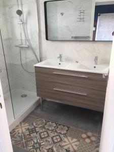 Hotels Le Galion Hotel et Restaurant Canet Plage - Logis : photos des chambres