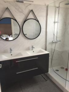 Hotels Le Galion Hotel et Restaurant Canet Plage - Logis : photos des chambres
