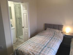 Single Room with Shower room in The Straw Bear
