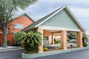 温德姆北查尔斯顿霍桑套房 - 鹅溪