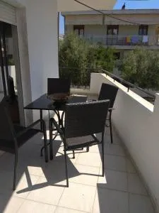 Gorginas Home - Néa Péramos