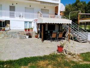 Retro Beach House Kavala Greece
