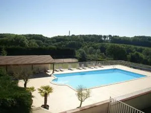 Spacious holiday home with pool in Faverolles - Veuil